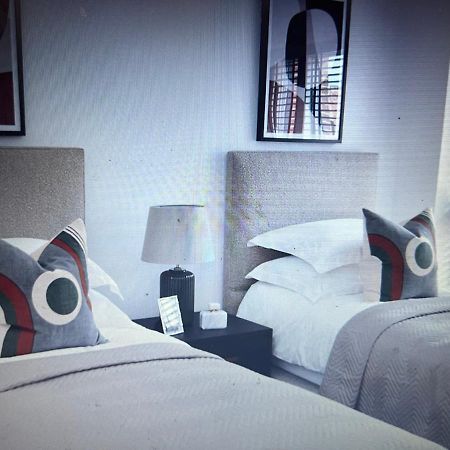 4-Level Luxury 2 Bedroom House Sleeps 6, Rooftop, Harry P & Free Parking Watford  Exterior photo