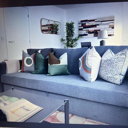 4-Level Luxury 2 Bedroom House Sleeps 6, Rooftop, Harry P & Free Parking Watford  Exterior photo