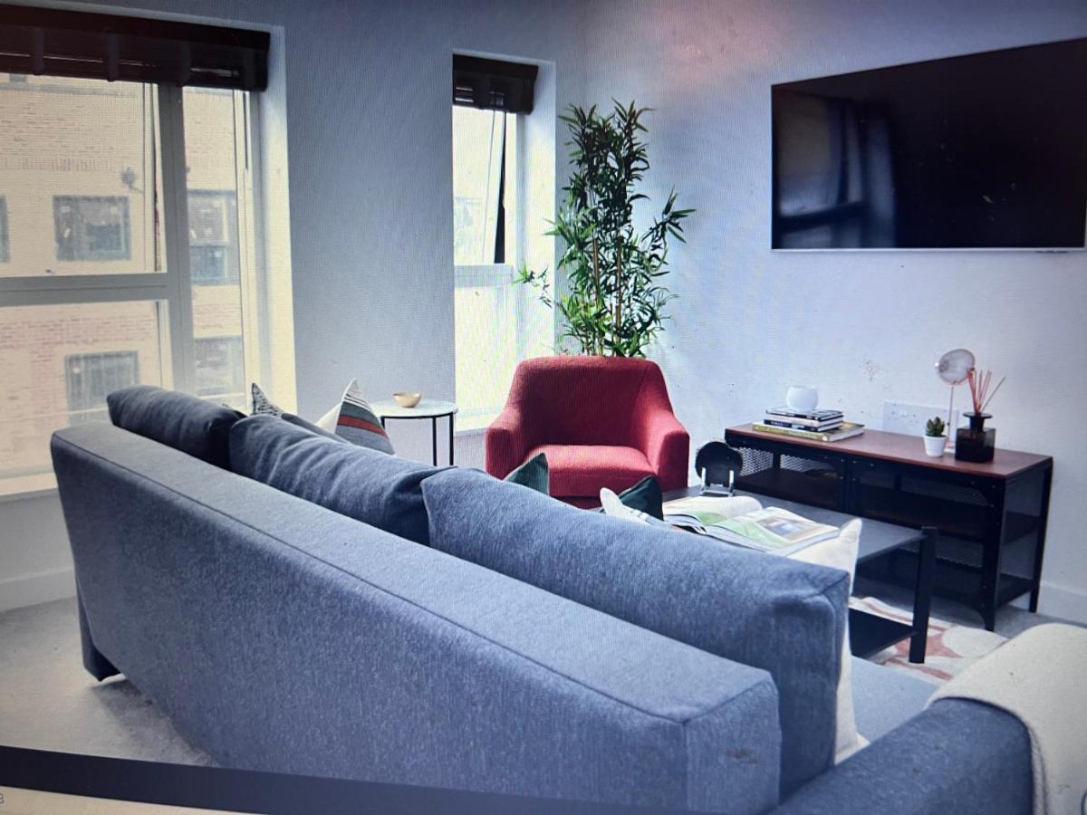 4-Level Luxury 2 Bedroom House Sleeps 6, Rooftop, Harry P & Free Parking Watford  Exterior photo